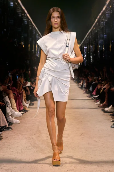 Look 27